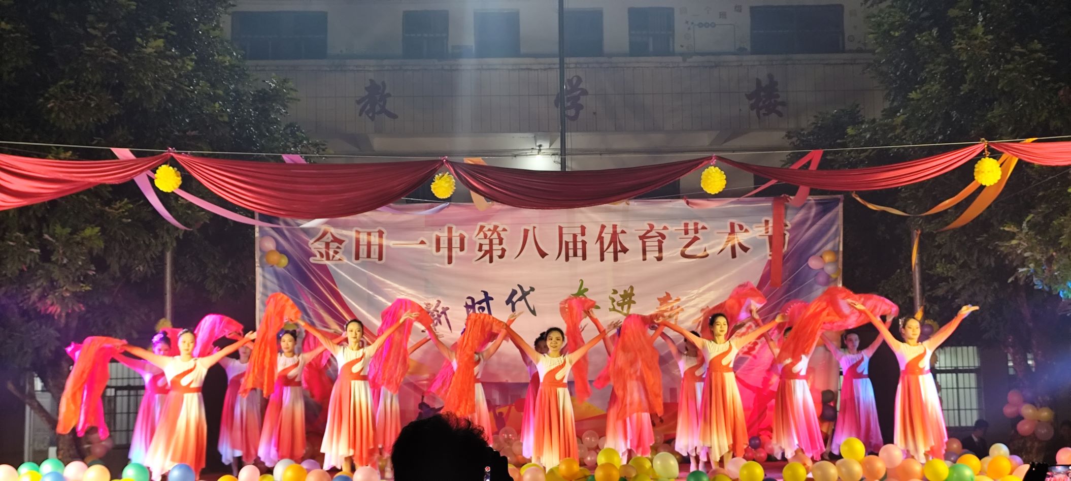 星空体育在线(中国)官方网站到金田一中、石咀二中参与晚会表演 丨星空体育在线(中国)官方网站